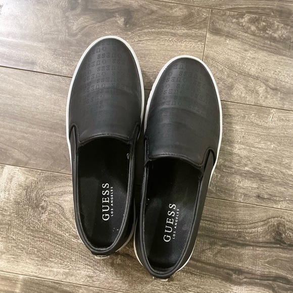 Guess Shoes - Picture 3 of 4